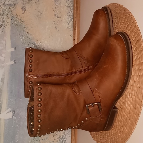 Steve Madden Shoes - STEVE MADDEN DISTRESSED  LEATHER "FARLEY" BOOTS - SZ 39 (8.5)